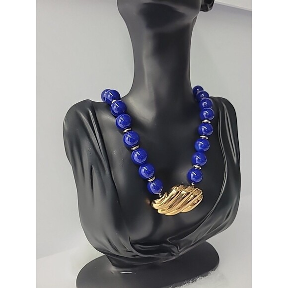 Vintage Avon Blue Bead Necklace Gold Tone Pendant Statement Jewelry - Picture 8 of 11